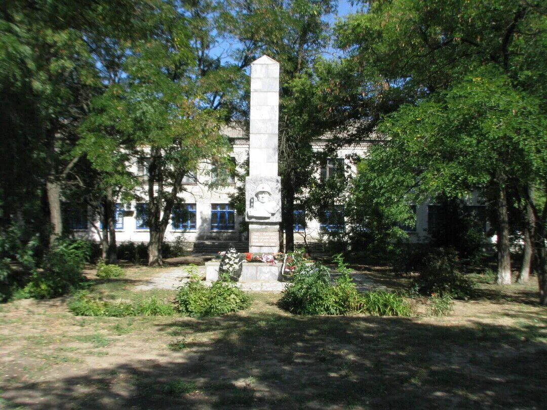 Погода чернышковский волгоградская басакин. Басакин поселок. Посёлок Басакин Волгоградской области. Поселок Басакин Чернышковский район. Басакин Чернышковский Волгоградская область.