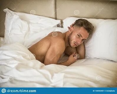 fotos de hombres desnudos en la cama - bifanoassociates.com.