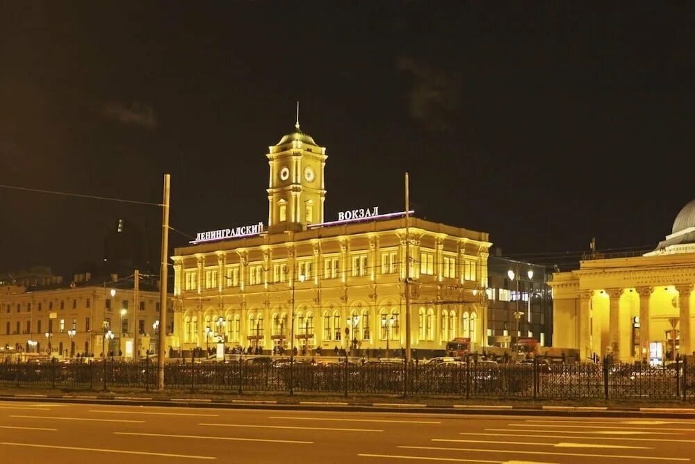 Отели рядом с ленинградским вокзалом в москве