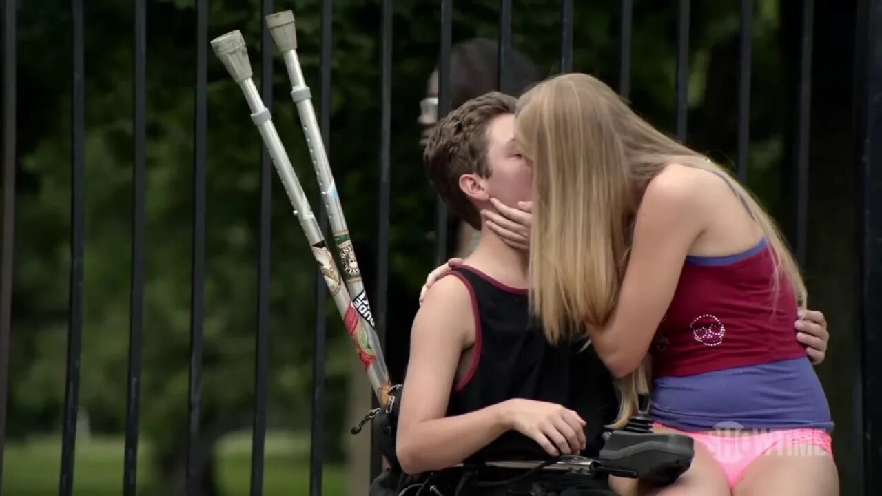 Бесстыжие лесбиянки ебутся на радость соседям