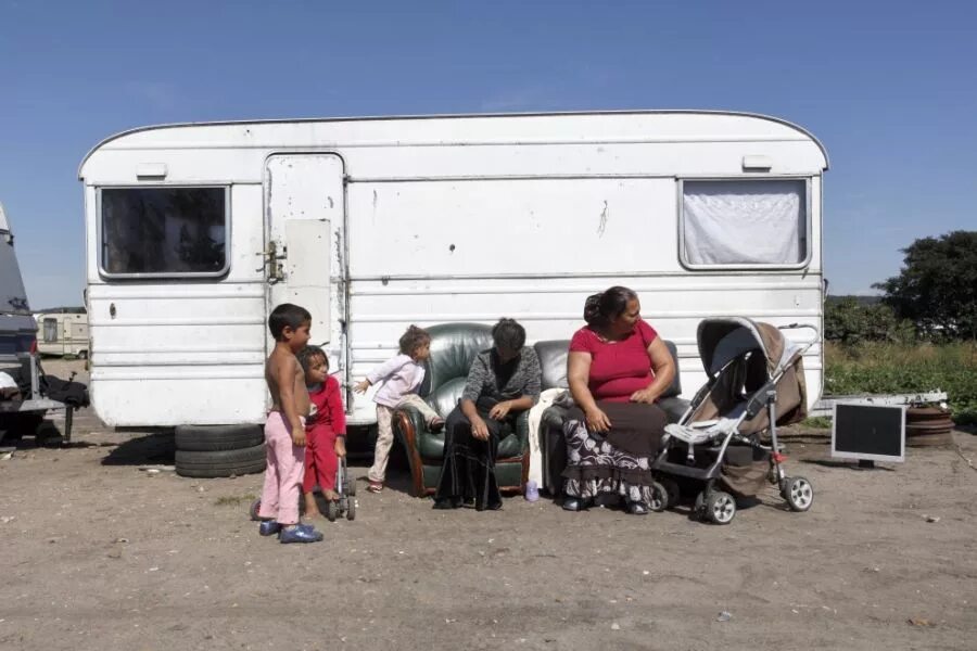 В каком городе живут цыгане. Цыганская жизнь. кочевые цыгане. цыганский трейлер. кочевая жизнь цыган.