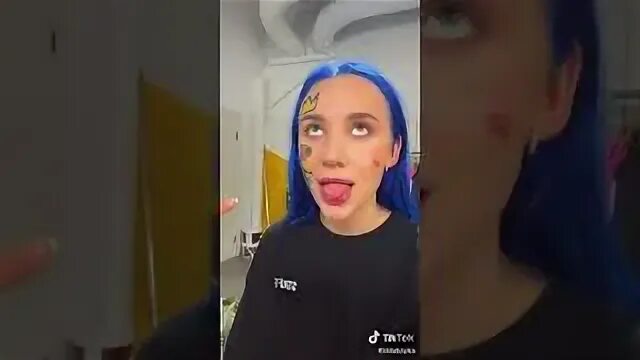 Что у мии бойко на щеке. Миа бойка без макияжа. миа бойко без макияжа. мия бойко без макияжа и синих волос. миа бойка лайк.