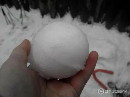 Слепленный снежок