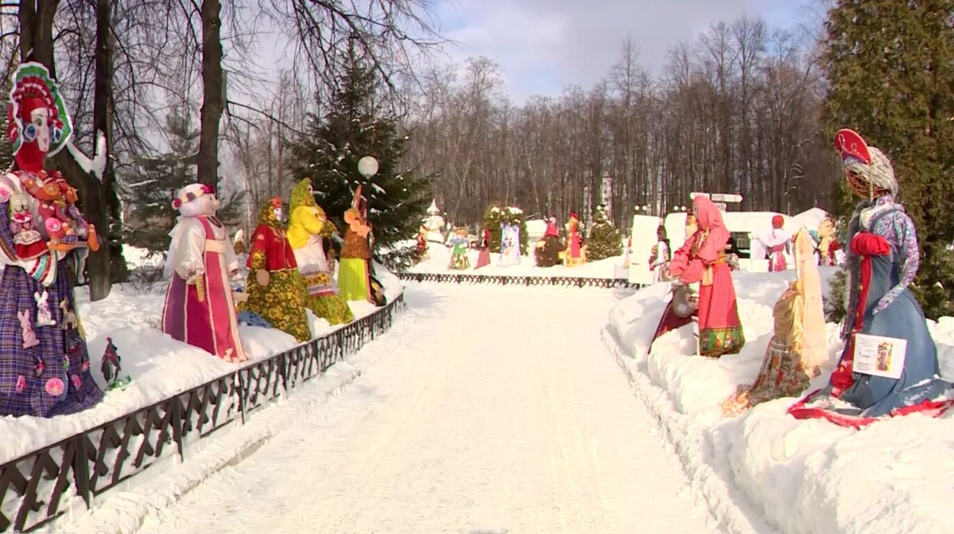 Музей Масленицы Ярославль. Масленица в Ярославле. Масленичные куклы в Ярославле. Снежные фигуры на Масленицу.