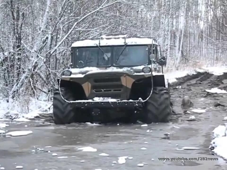 Вездеходы по бездорожью видео. Вездеходы по грязи. Вездеход четра по грязи. Вездеходы по бездорожью. Вездеход в грязи.