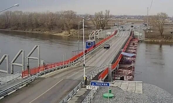 Веб камера митяевский мост. Камера митяевский мост. Понтонный мост коломна. Понтонный мост коломна. Голутвинский наплавной мост коломна.
