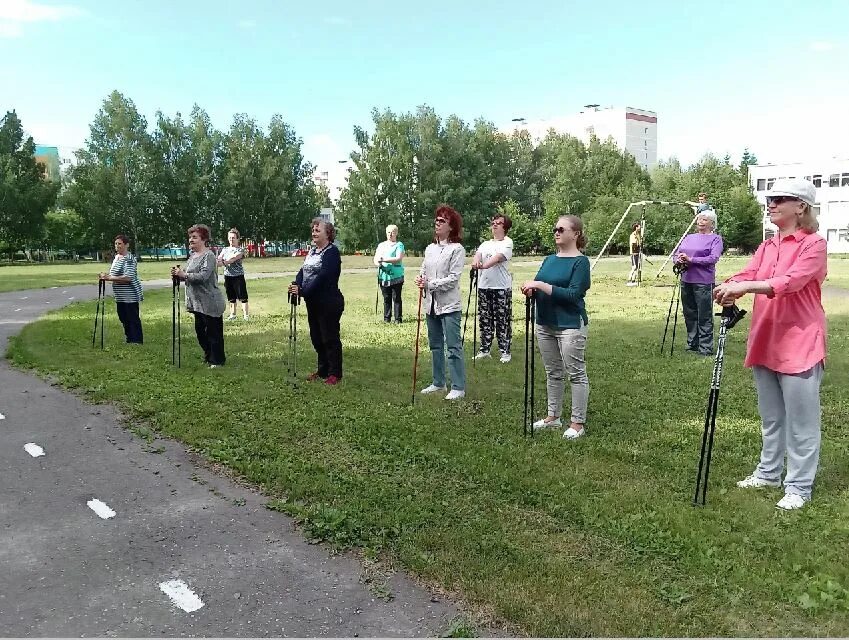 Ласточка для пенсионеров. Скандинавская ходьба группа. Скандинавская ходьба по пензенски Полюхин. День ходьбы в Пензе 30 сентября.