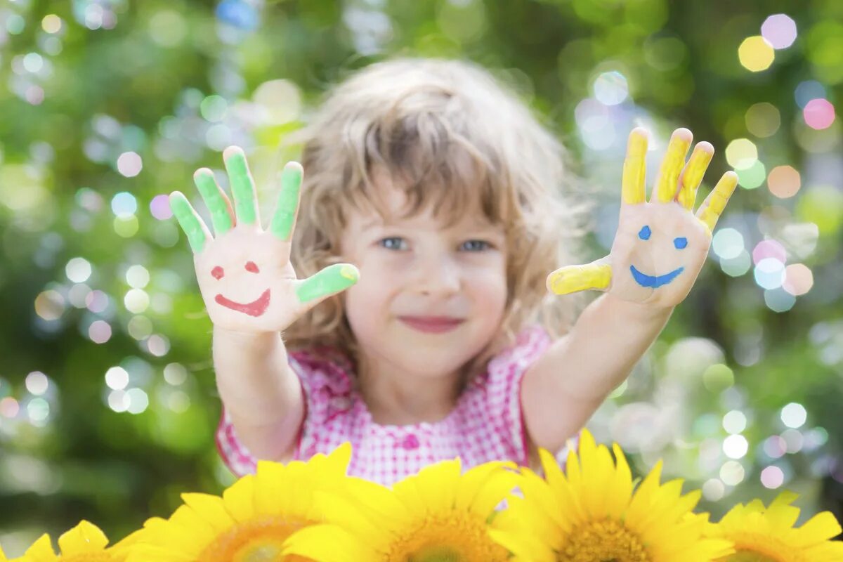 Улыбка. Добра и улыбок. Счастье в улыбке ребенка. Радость и веселье. Улыбка добра.