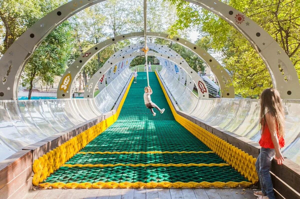 Нужно сходить купить. Делегатский парк Москва. Делегатский парк тарзанка. Делегатский парк площадка. Делегатский парк детские площадки.