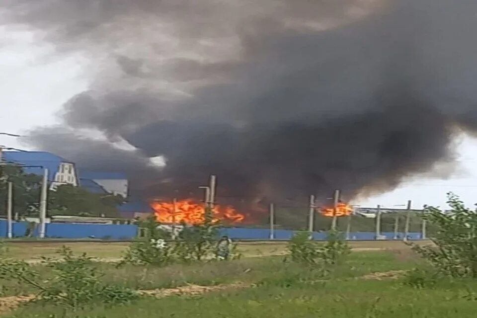 Что горит на правом берегу воронеж. Тц максимир пожар. пожар максимир воронеж. пожар фото. пожар в воронеже сейчас.