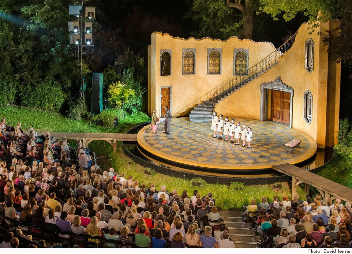 Театр открытые двери. Open Air Theatre, Regent's Park. Театр под открытым небом. Сцена на улице. Сцена под открытым небом.