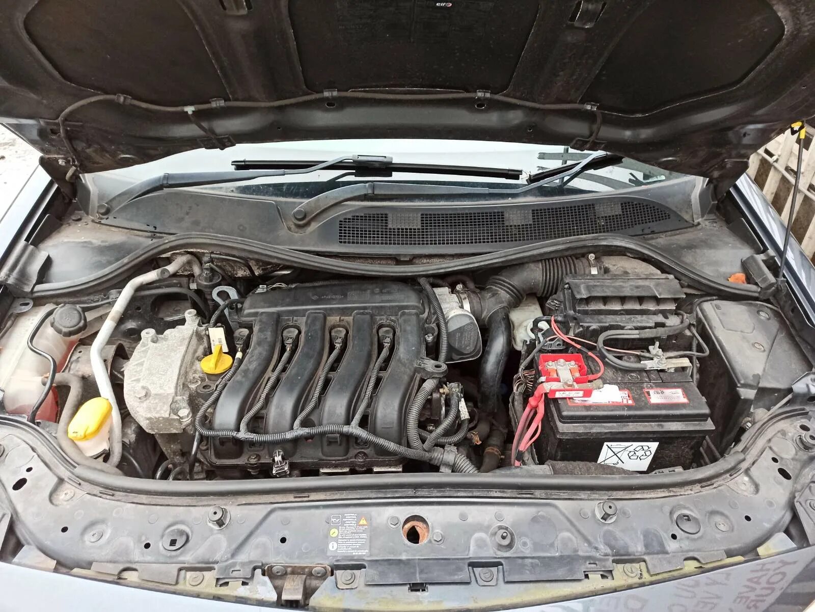 Установил накладки под капот - Renault Megane II, 1,4 л, 2006 года запчасти DRIV