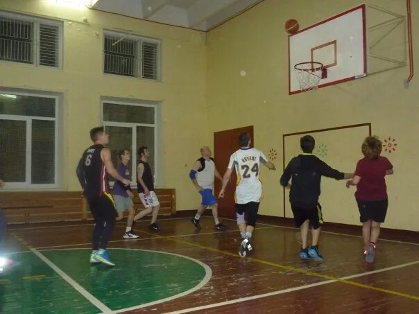 Баскетболом занимается 48 человек. Баскетбол Измайлово. Баскетбол в ВАО. Баскетбол Балаково тренировки в гимназии 2. Баскетбольная тренировка в дом культуры Нязепетровск.