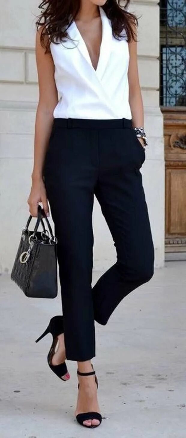 Черные брюки белая блузка. Блузка с брюками. Офисный стиль одежды для женщин. Белая блузка и черные брюки. Блузка с черными брюками.