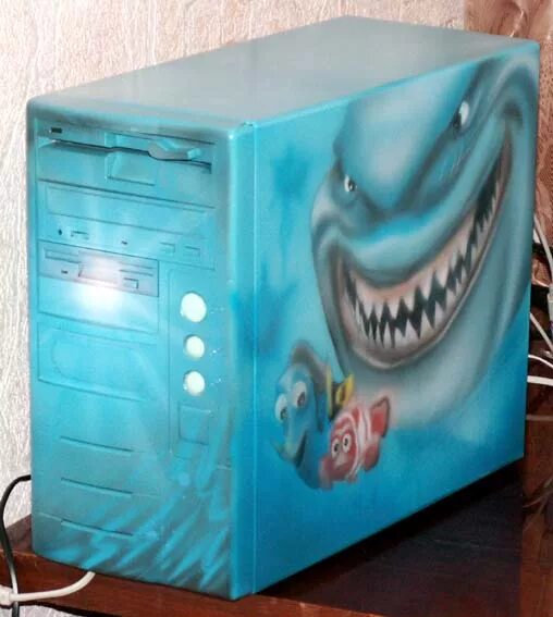 самый страшный компьютер. сломанный системник. ужасные компьютерные столы. самый плохой компьютер. самый плохой комп.