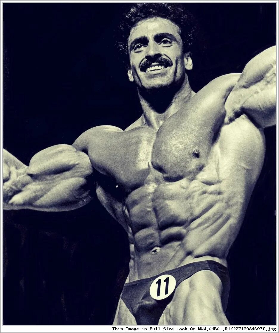 Кто такой самир. Samir Bannout 1983. Мистер Олимпия 1983. Самир Мистер Олимпия. Самир Баннут МР Олимпия 1983.