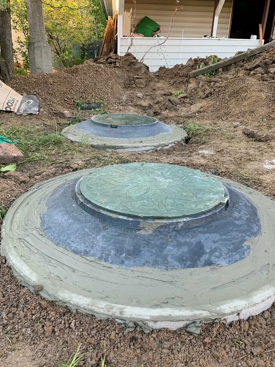 копка септиков из бетонных колец лобня. копка канализационных колодцев. септик на участке. септик евротанк 5 лонг. высота кольца под септик.