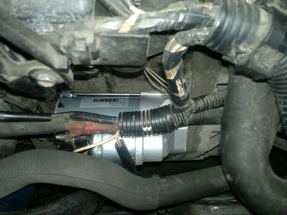 Рено меган 2 клеммы стартера. Рено меган 2 где стартер. Рено меган 2 где стартер. Расположение стартера меган 2. Рено меган 2 где стартер.