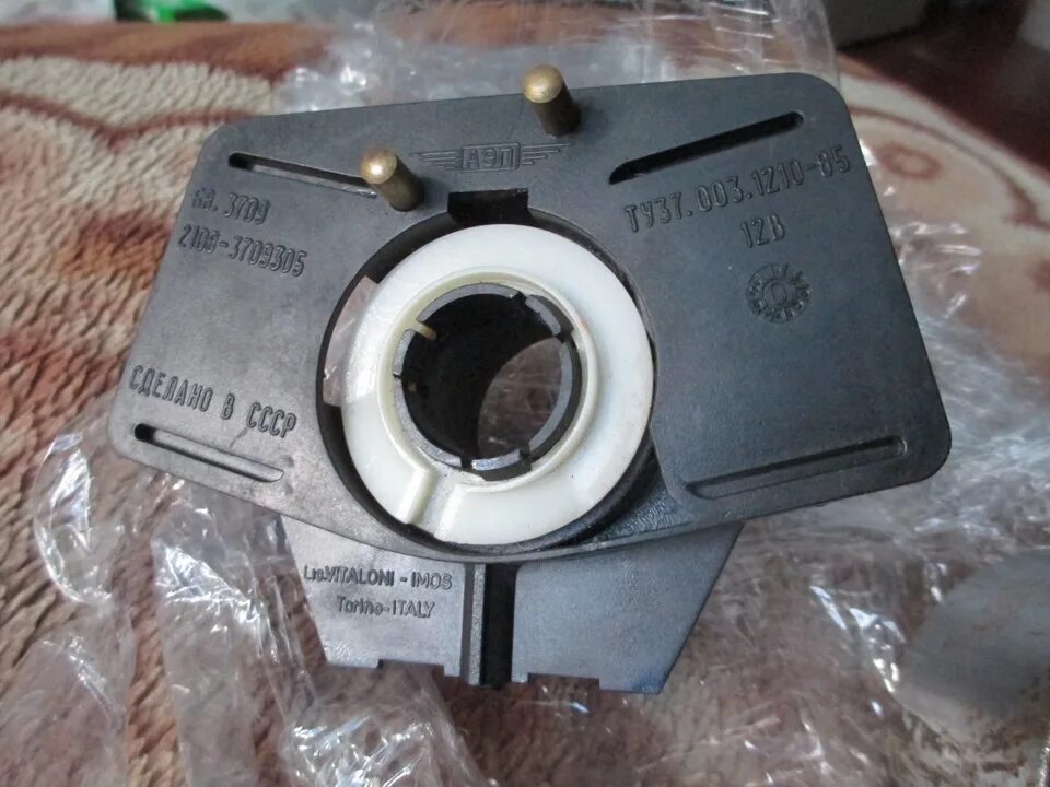 Соединитель подрулевого переключателя. Подрулевая улитка веста. Соединитель подрулевой 2110. Соединитель подрулевых переключателей ваз 2108. 3709 2108-3709305.