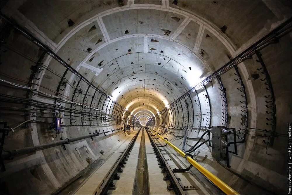 Глубокое метро в санкт петербурге. Станция призрак метро адмиралтейская санкт-петербург. дк метростроя москва. дк метростроя метрогородок. тоннели метро санкт-петербурга.