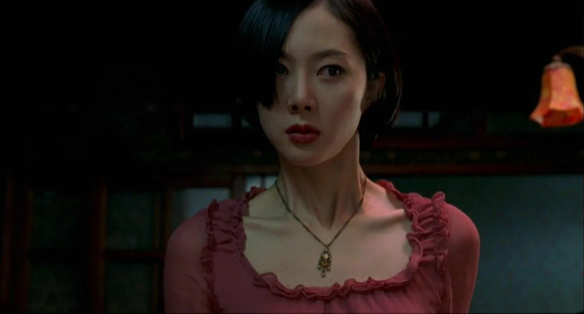 История двух сестер которые после трагических. Janghwa, Hongryeon. A Tale of two sisters” (Kim Jee-Woon, 2003).