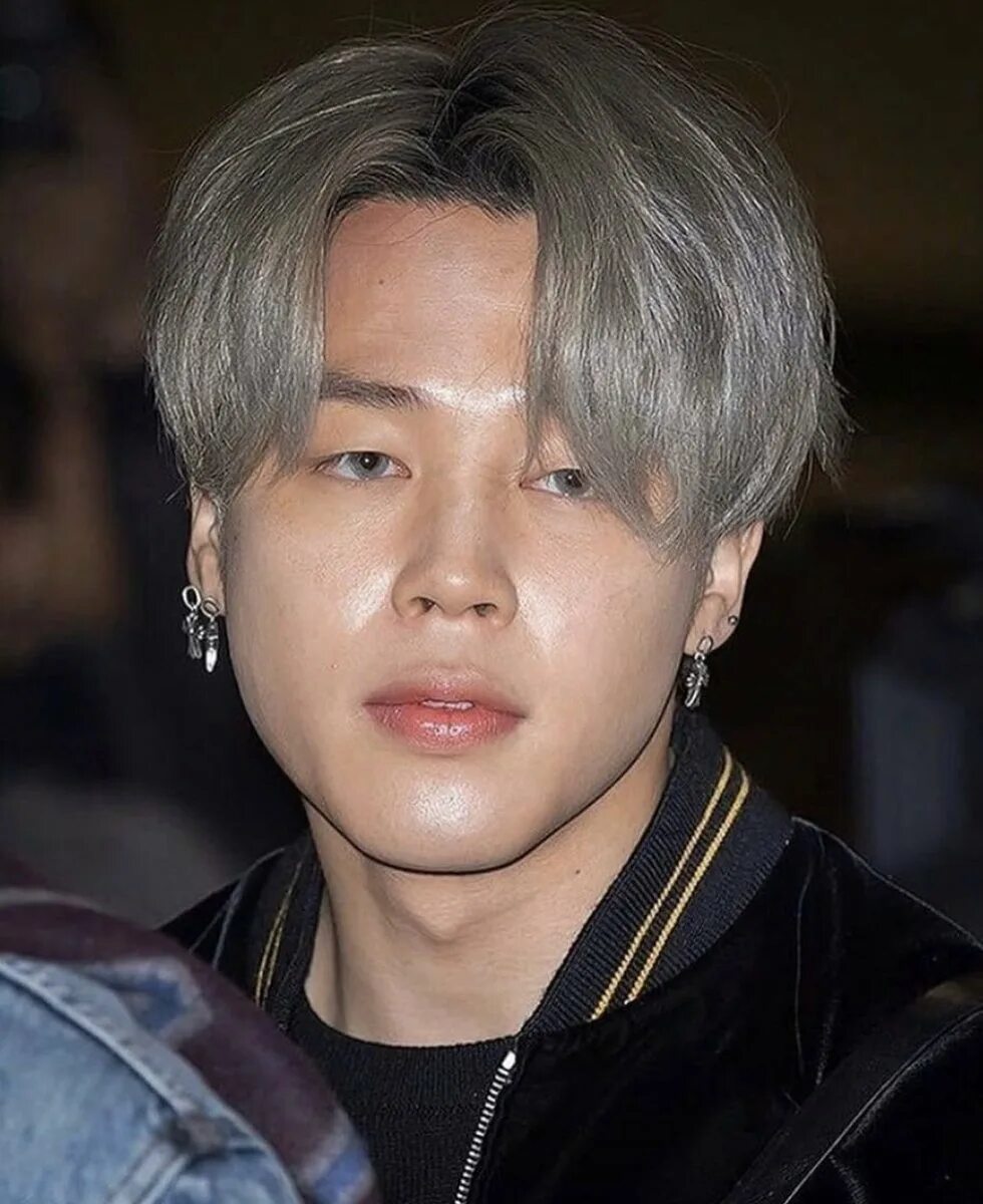 Отец тэхена из бтс. Отец бтс. Отец бтс. Бтс родители участников. Родители бтс.