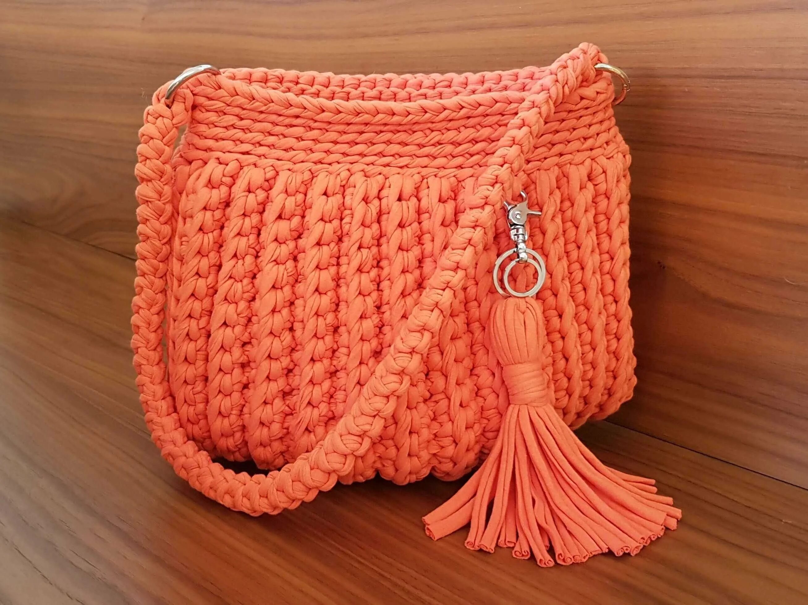 Сумка вязаная. Оранжевая вязаная сумка. Вязаные сумки крючком. Прямоугольная сумка крючком.