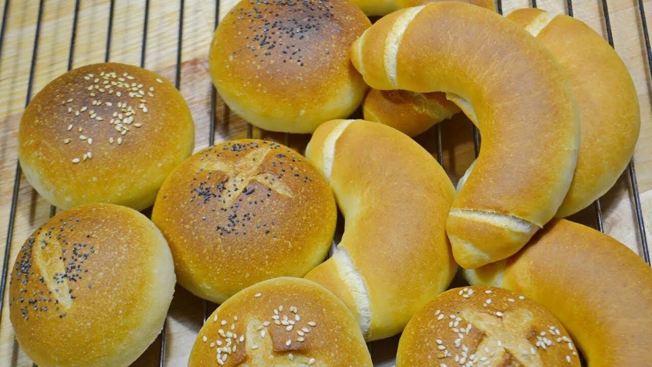 Шобутинская пирог с капустой. Пирог с яблоками и штрейзелем. Расстегай с рыбой. Галета с зеленым луком и яйцом. Пирог с яблоками шобутинская.