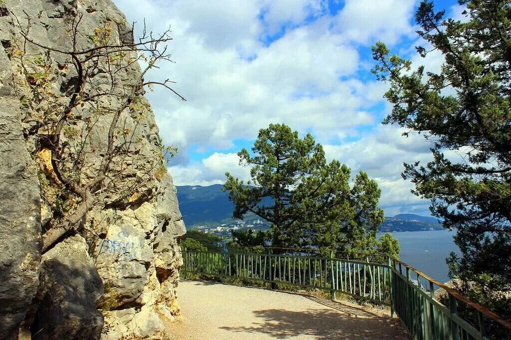 Солнечные дни в крыму. Царская Солнечная тропа Ялта. Царская тропа Ливадия. Ливадия Крым Солнечная тропа. Ореанда Царская тропа.