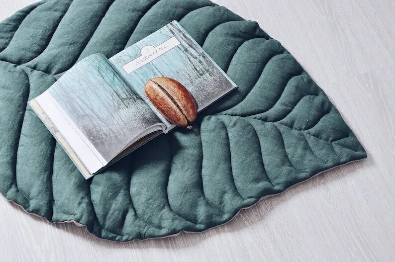 Плед лист. Одеяло листик. стеганый коврик. плед одеяло в виде листика.