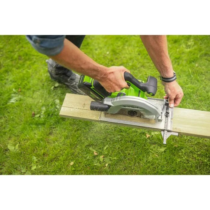 Greenworks gd24ucs. Циркулярная пила аккумуляторная greenworks. 2 квт, без акб и зу. Циркулярная пила гринворкс. Пила greenworks gd24cs 1500907.