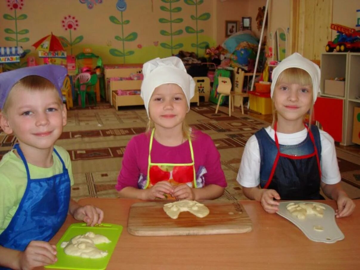 Праздник хлеба в подготовительной группе. Музей хлеба в ДОУ подготовительная группа. Хлеб средняя группа. Мини музей хлеб всему голова в детском саду.