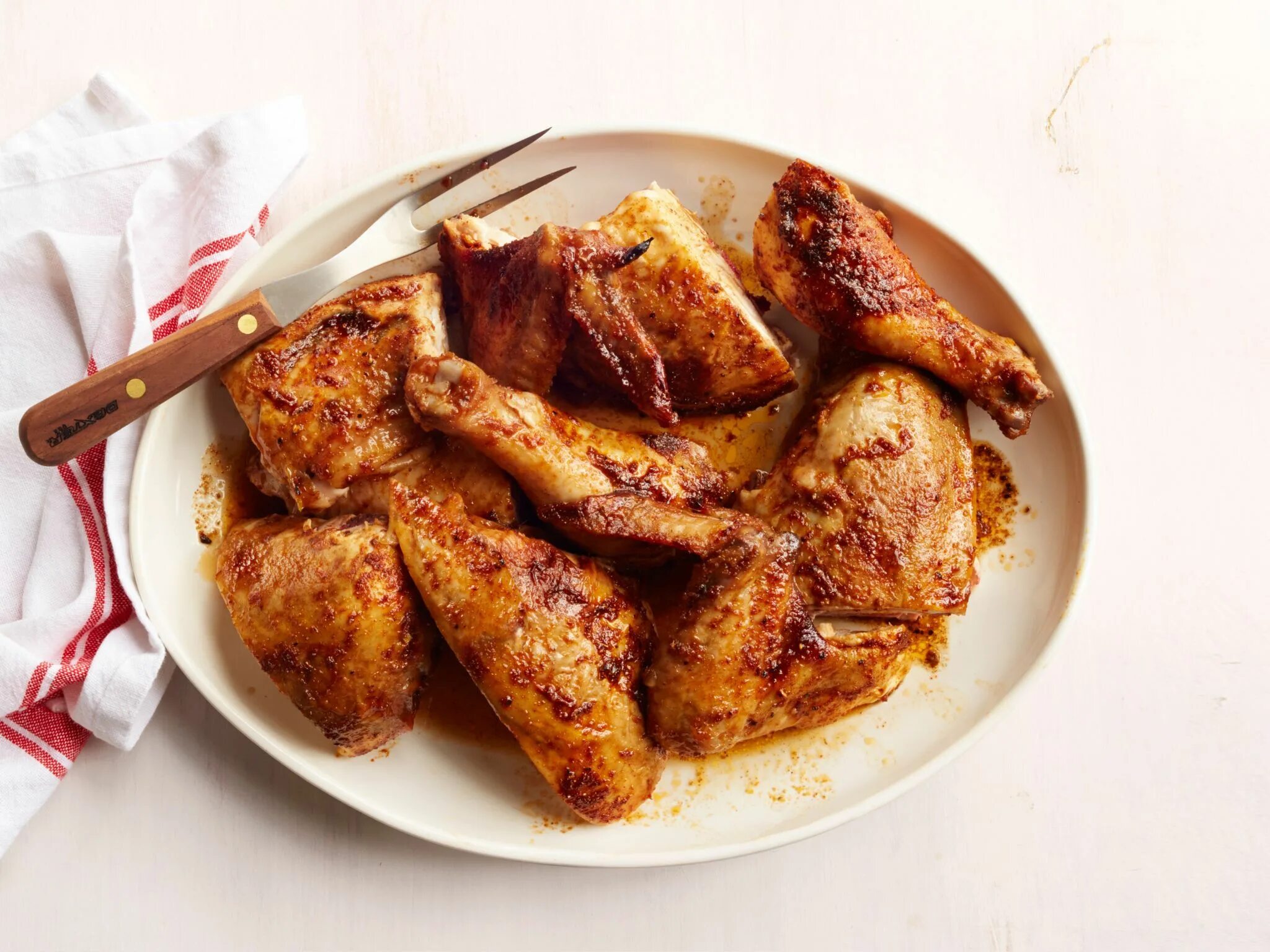 Chicken can be. Курица на мангале с пивом. Курица с пивом. Курица гриль в соку. Крафтовые фото курицы для меню.