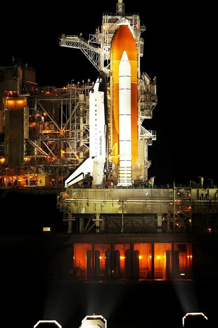 Как выглядит ракета ночью. Шаттл атлантис 1998. space shuttle atlantis. ракета ночью. шатл фото.