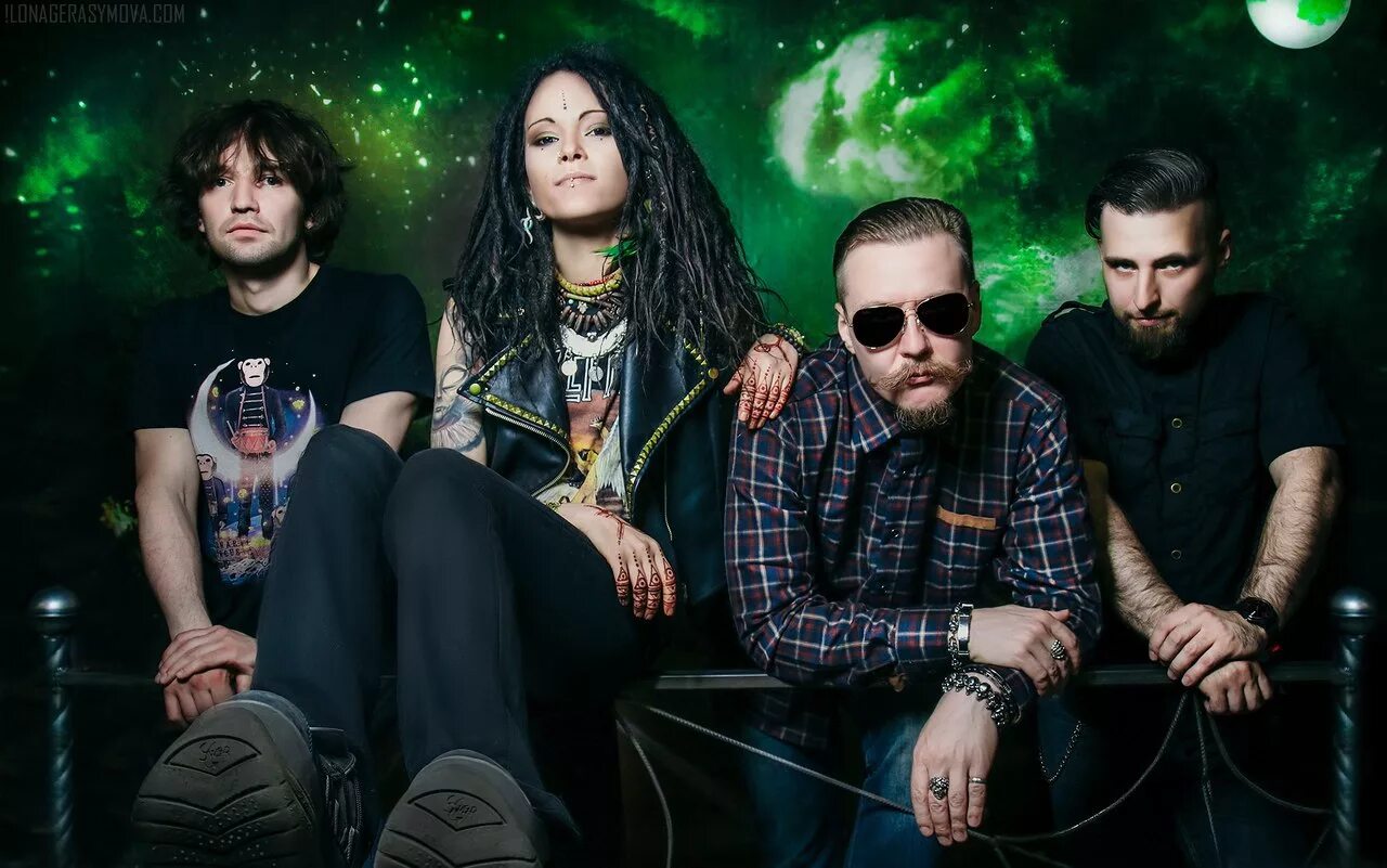 Популярные игровые автоматы. Слот машина однорукий бандит. Группа слот 2007. Группа слот 2002. Стоит слот.