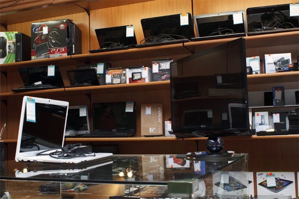 ломбард серебро. сдать в скупку. какие вещи можно сдать в ломбард. ломбард компьютерной техники. золотые изделия.