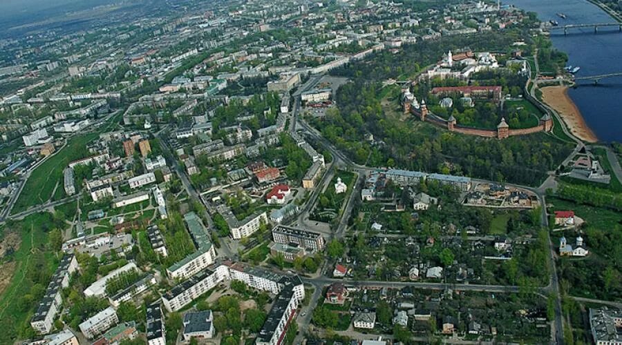 Сколько живет в новгороде. Великий Новгород центр города. Великий Новгород город сверху. Великий Новгород население. Великий Новгород современный город.