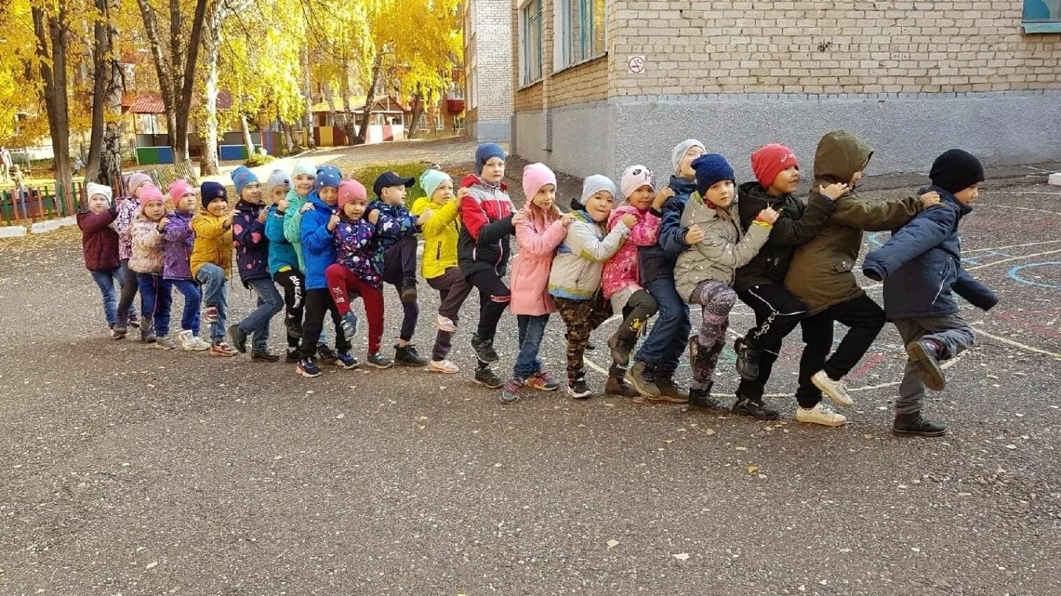 Название игровых программ на лето. Цель игровой задачи. Дворовая площадка объявление. Канат спортивный для перетягивания. Задачи для средней группы.
