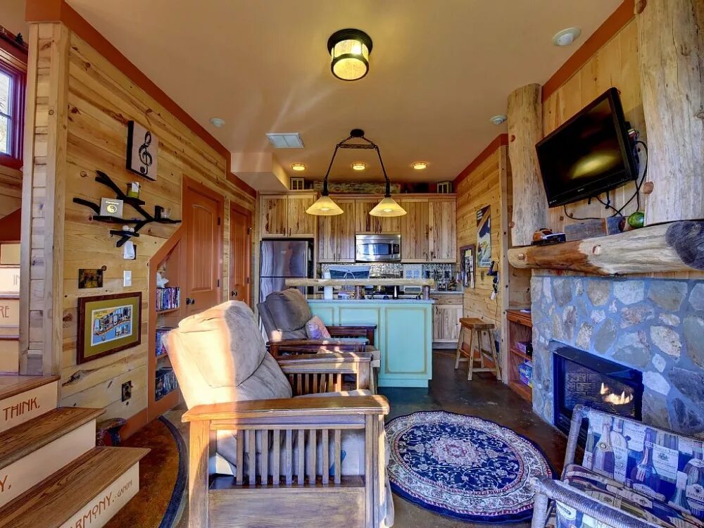 тини хаус на колесах внутри. дачный домик тайни хаус интерьер. дом у петровых небольшой но очень уютный. дачный интерьер. домик тини хаус.