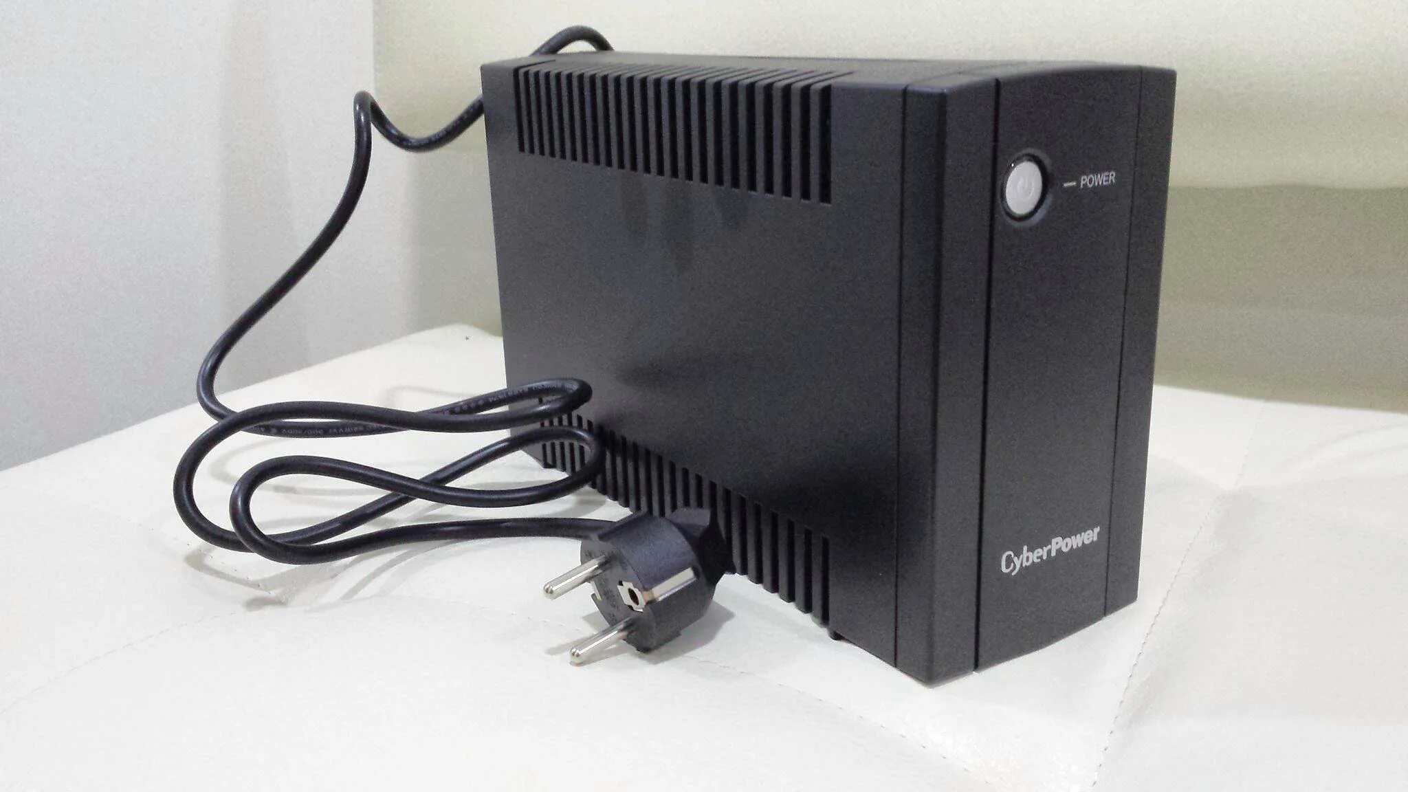 Cyberpower utc850e. ИБП CYBERPOWER ut650e. CYBERPOWER ut850e. Источник бесперебойного питания CYBERPOWER utc850e. CYBERPOWER 850va.