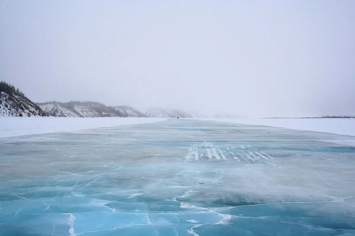 Замерзшая река. Замерзшее озеро в лесу. Замерзшая река. Ледяной пейзаж. Замерзшая река (frozen river) 2008.