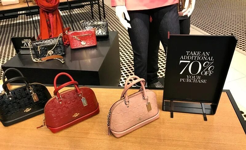 Coach outlet. Коач сумки аутлет. Сумка coach sale. Сумки coach магазины. Сумки фирмы коуч.