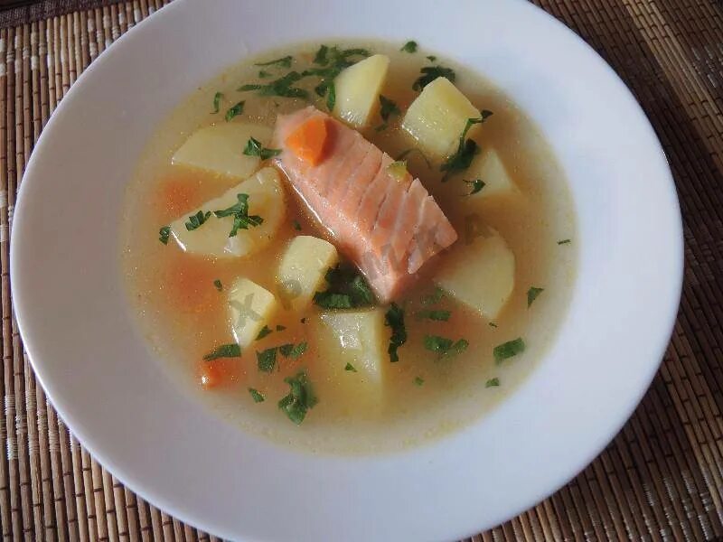 Уха по-фински. Уха из семги. Рыбный суп из лосося. Уха из форели. Уха с форелью.