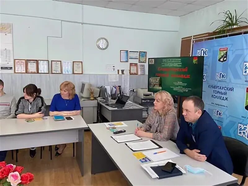 Преподаватели горного техникума. Преподаватели горного техникума. Доц. И агошкова преподаватели. Докучаевский горный техникум.