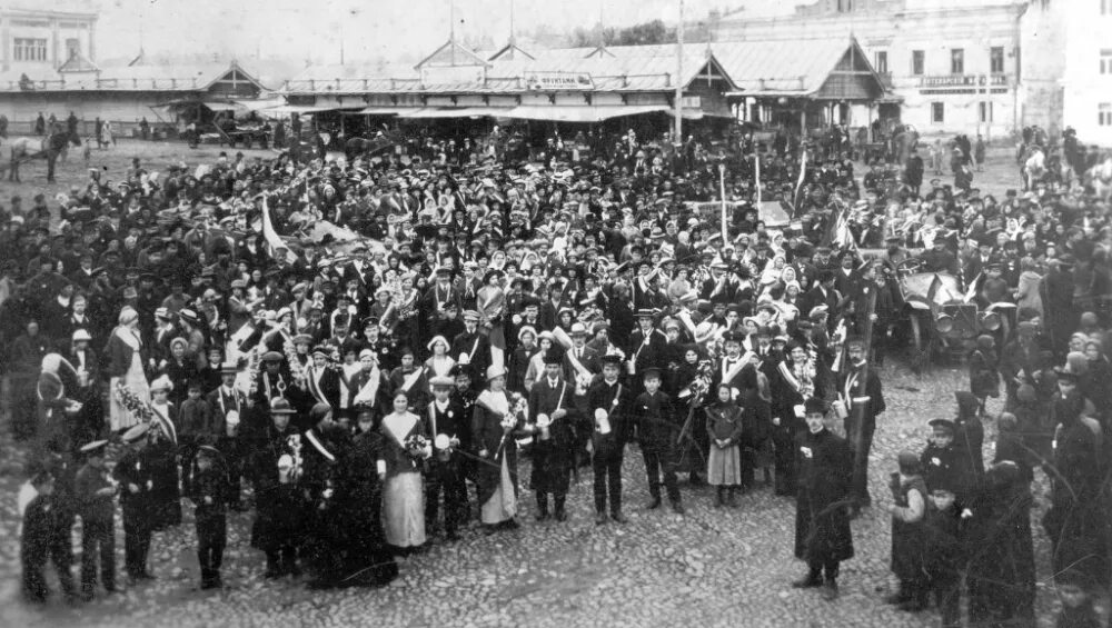 Явление 1917. 1917 год удмуртия. сарапул в годы первой мировой войны. саратов в годы первой мировой войны. кружечный сбор в первую мировую войну.