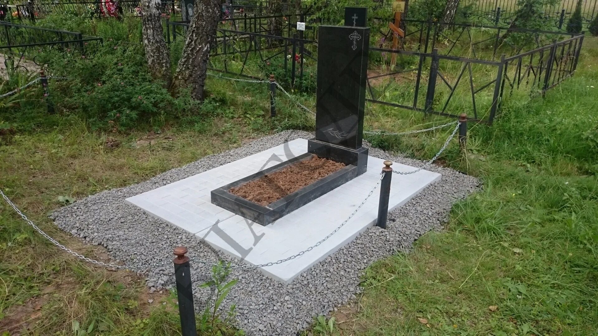 Благоустройство захоронений 2м×3м на 2 памятника в Ярославле. Благоустройство могил плитами. Плиты для обустройства могил. Ритуальные плиты под памятник. Хотят установить памятник