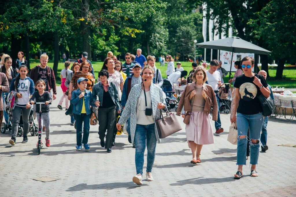 1 1 3 экскурсии. Экскурсия в парке. мероприятия в парках москвы. участвовали в экскурсии. участники экскурсии.