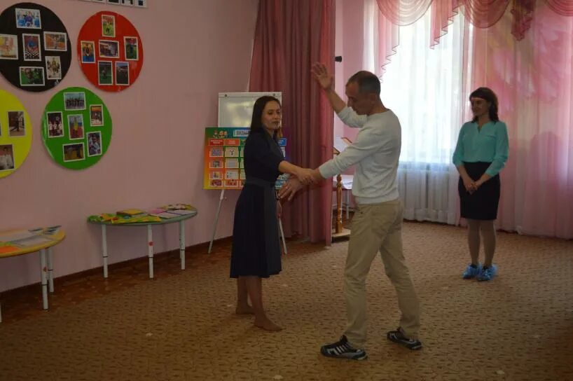 Детский сад лучик феодосия. Детский сад южный город самара. Детский сад лиски. Садик 300 красноярск. Входные группы для детских садов.