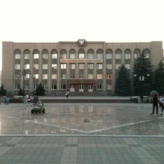 Мэрия Черкесска. Дом правительства Черкесск. Центральная площадь в г. Черкесск. Площадь Ленина 1 Черкесск. Площадь черкесска