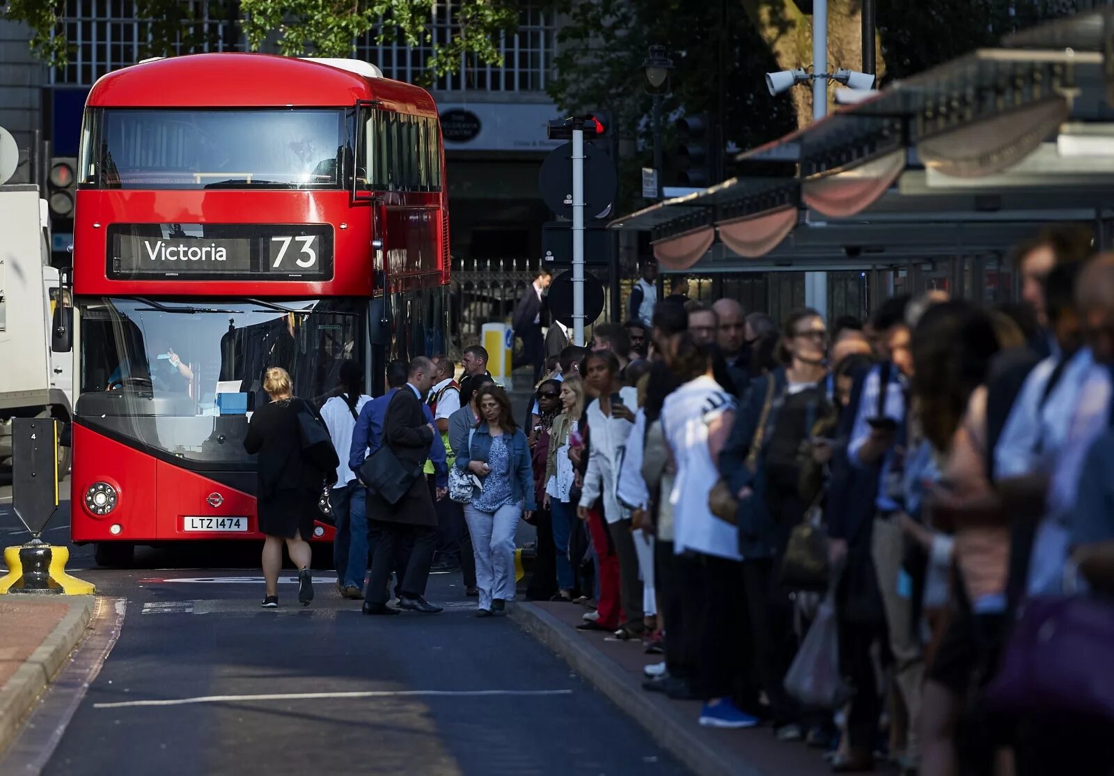 Машинисты в метро Лондон. Машинист Лондона. Забастовка Лондон метро. London tube автобус. We arrive to london